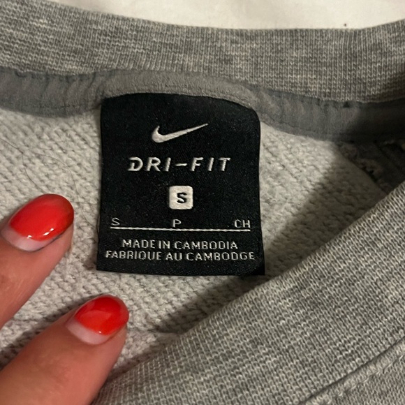 grey cropped nike crewneck sweatshirt with cutouts and logo on back - Picture 5 of 5